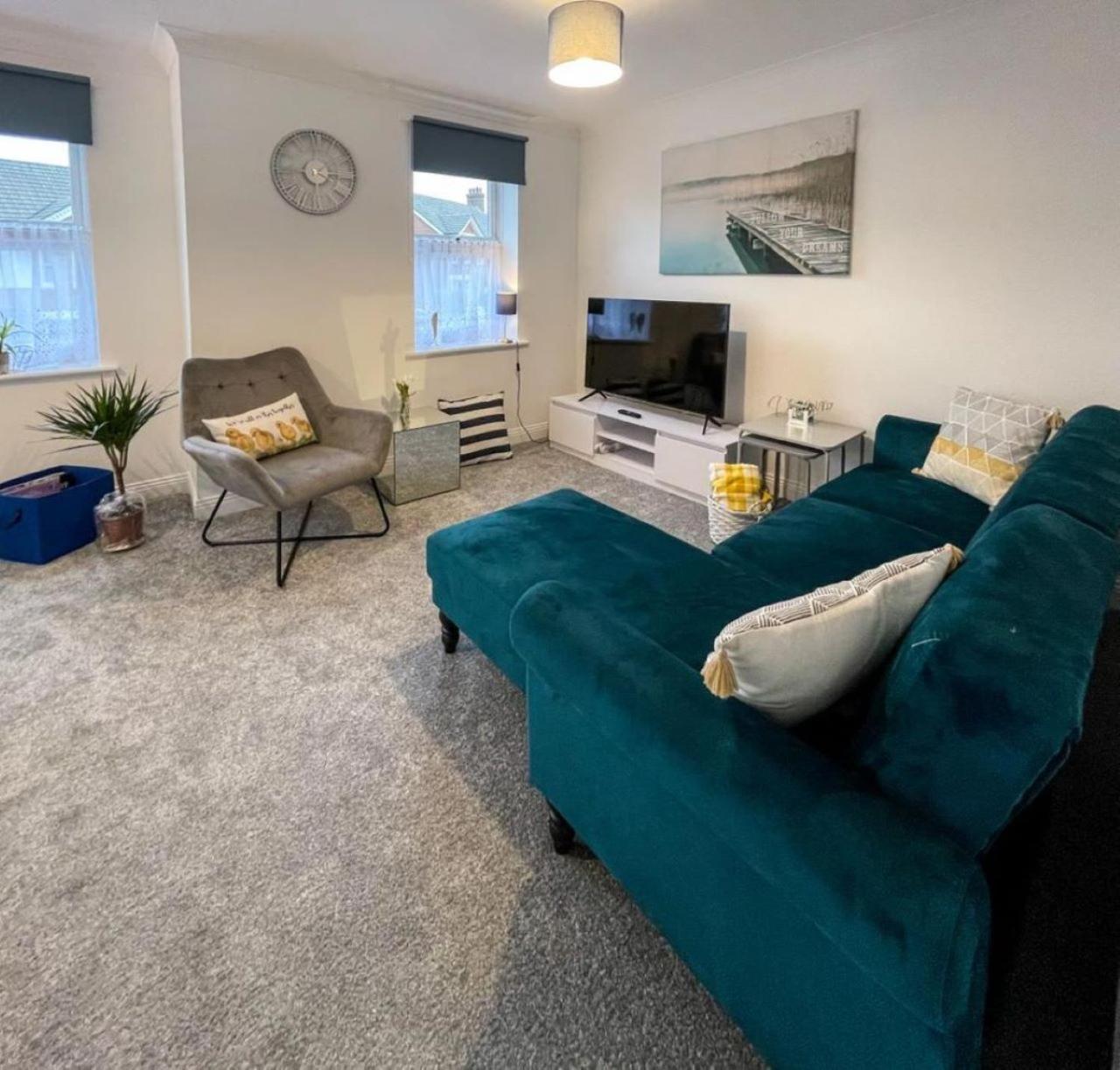 The Sashes - Stylish Apartment - Free Parking - Ultrafast Wifi - Smart Tv - Netflix - Sleeps Up To 6! Close To Poole Town Center & Sandbanks & Bournemouth Exterior foto