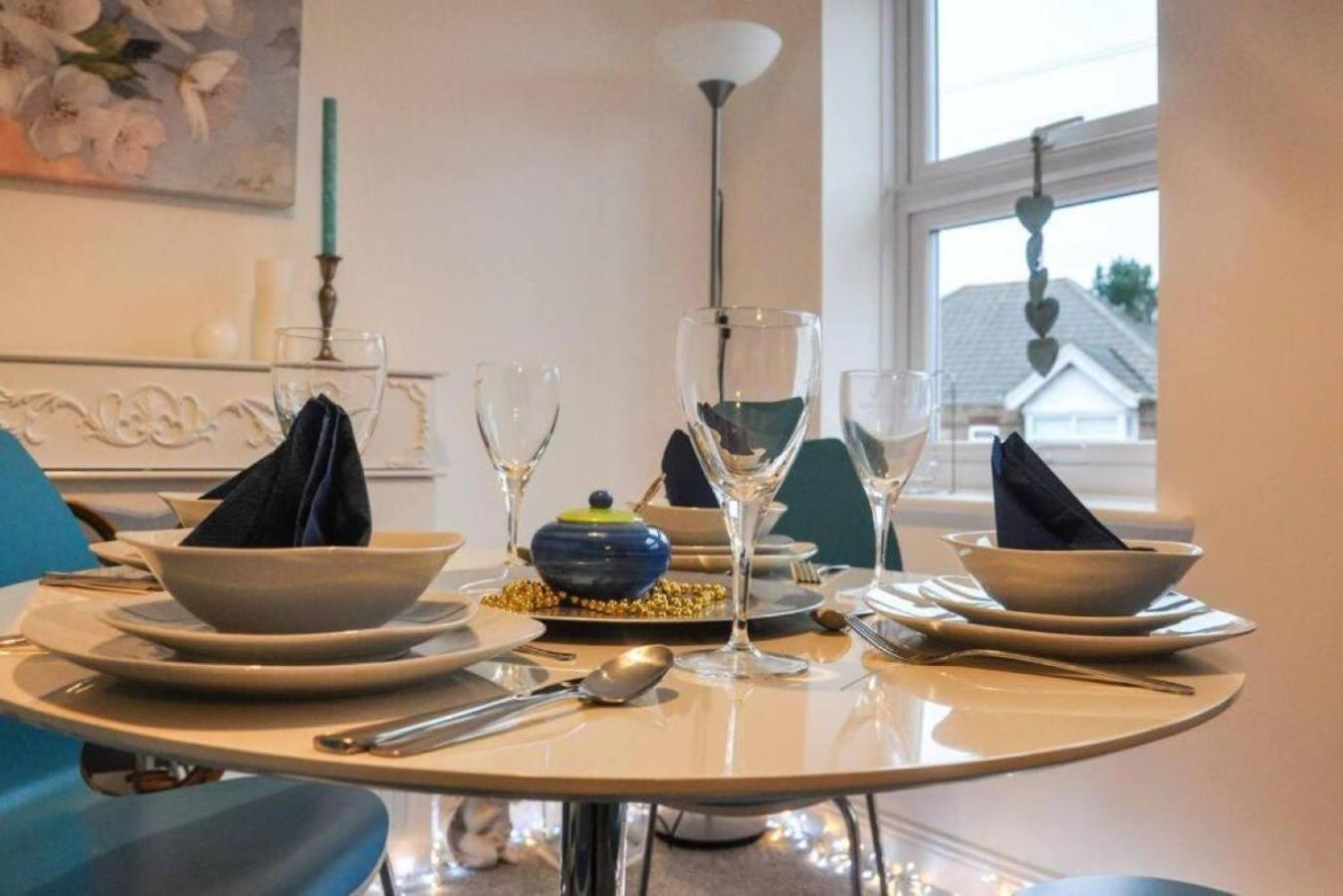 The Sashes - Stylish Apartment - Free Parking - Ultrafast Wifi - Smart Tv - Netflix - Sleeps Up To 6! Close To Poole Town Center & Sandbanks & Bournemouth Exterior foto